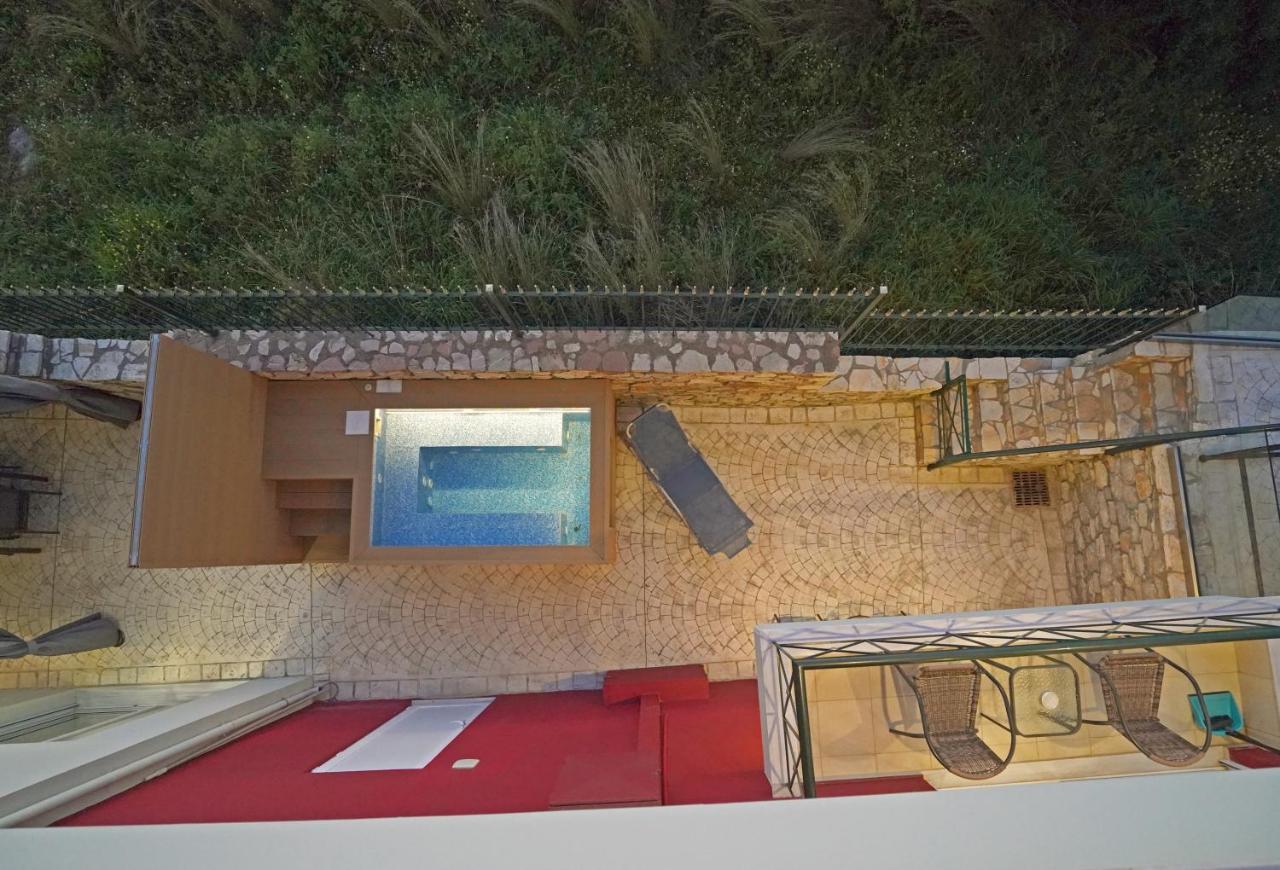 Semiramis Suites With Pool Kalamáta Buitenkant foto