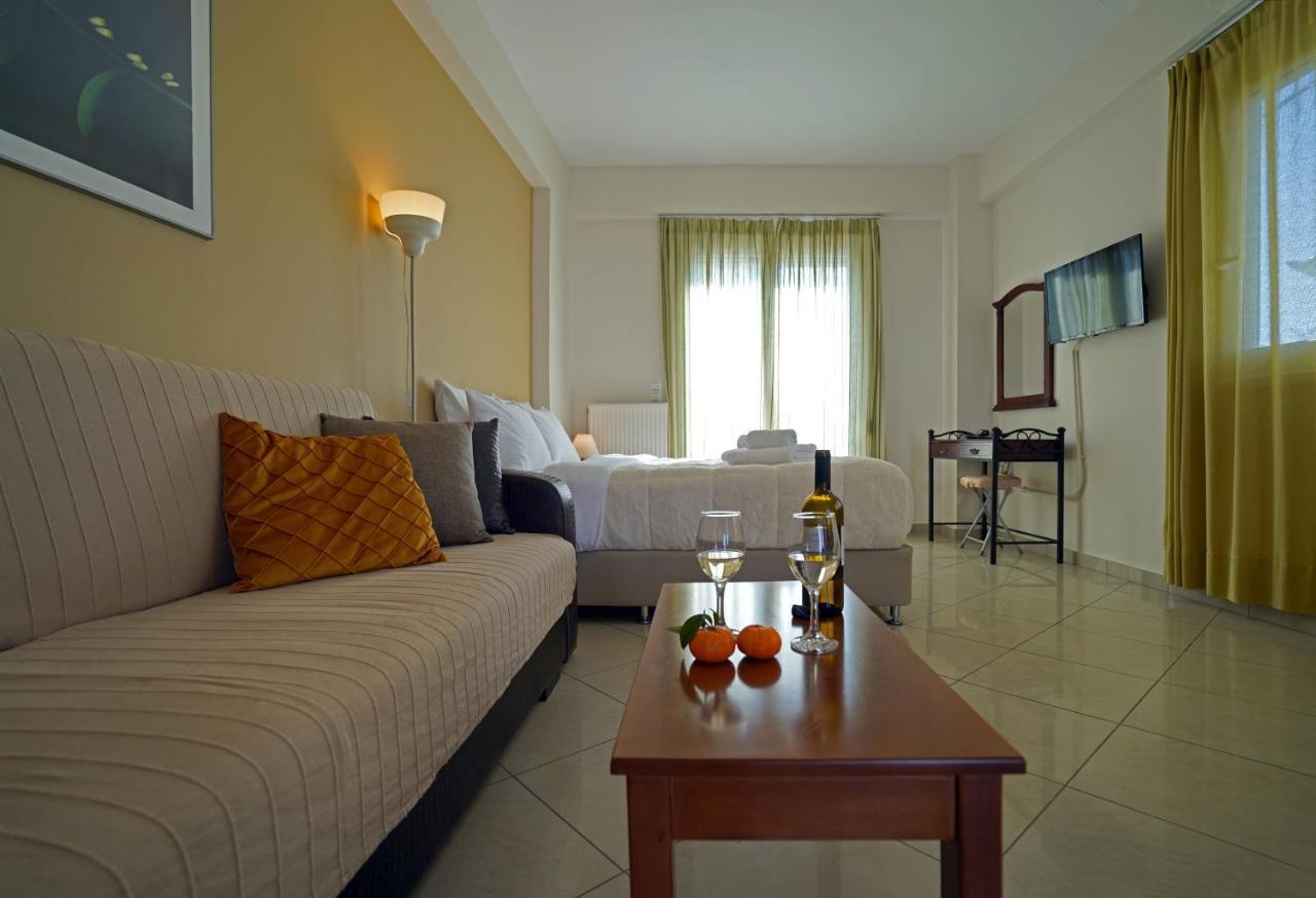 Semiramis Suites With Pool Kalamáta Buitenkant foto