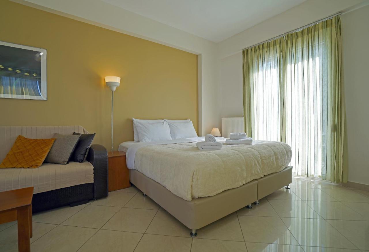 Semiramis Suites With Pool Kalamáta Buitenkant foto
