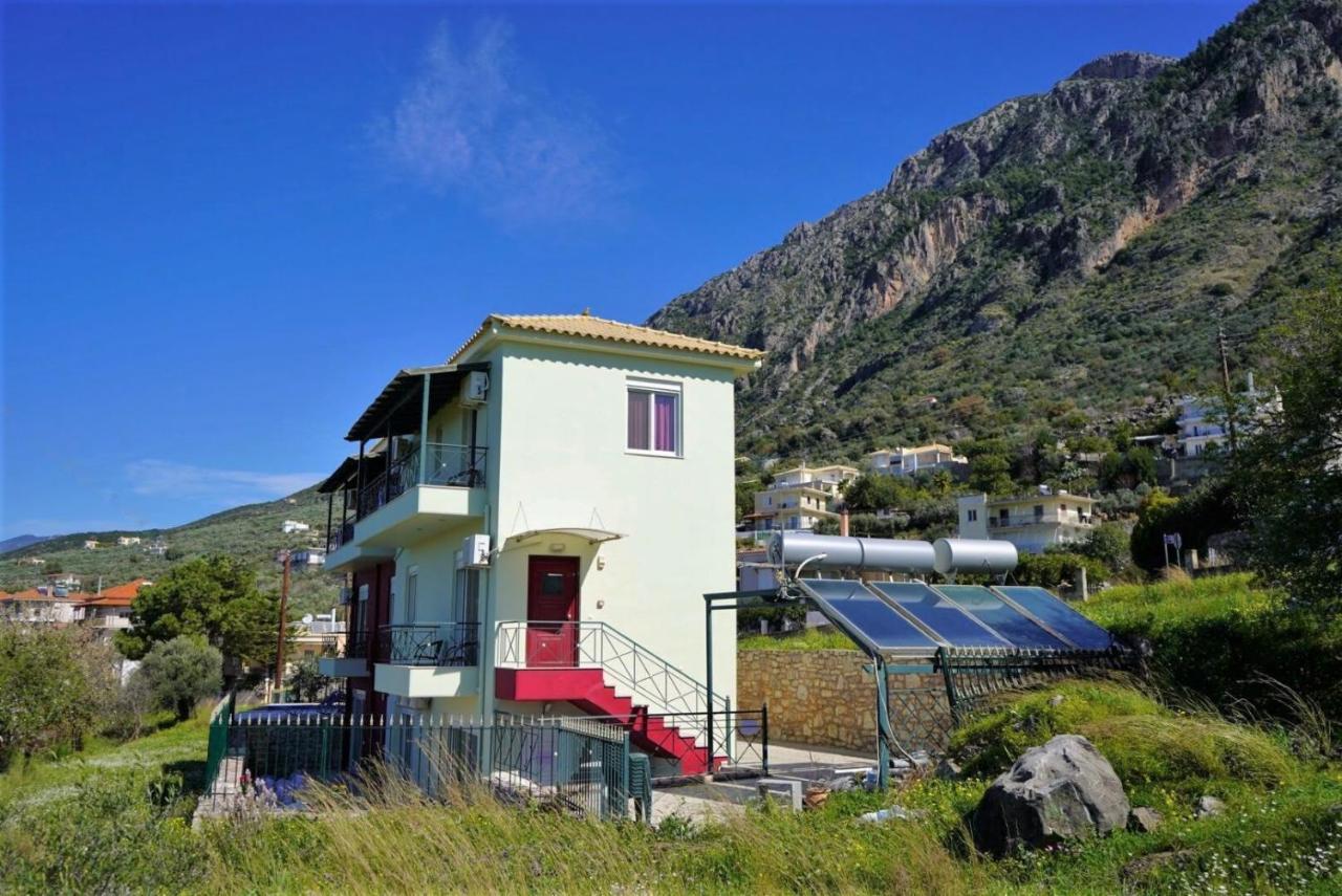 Semiramis Suites With Pool Kalamáta Buitenkant foto