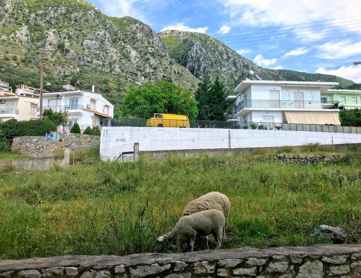 Semiramis Suites With Pool Kalamáta Buitenkant foto
