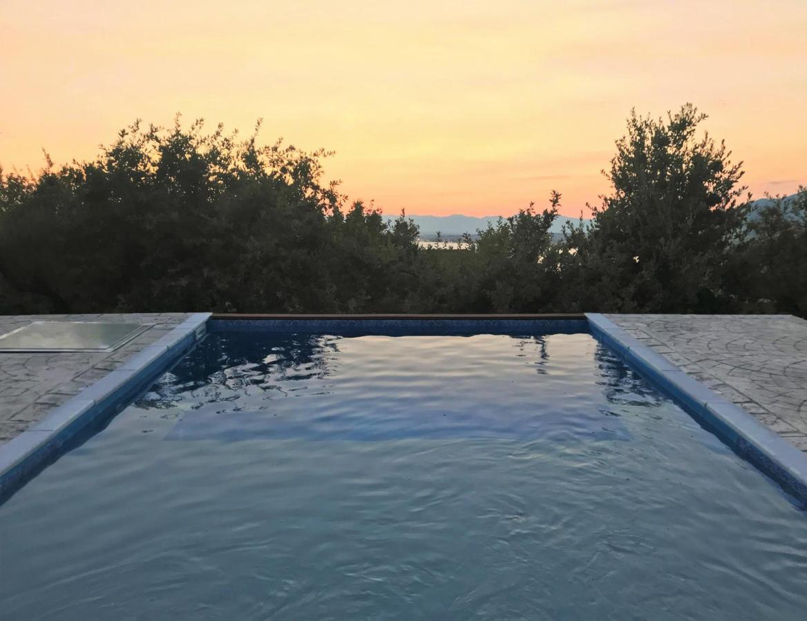 Semiramis Suites With Pool Kalamáta Buitenkant foto