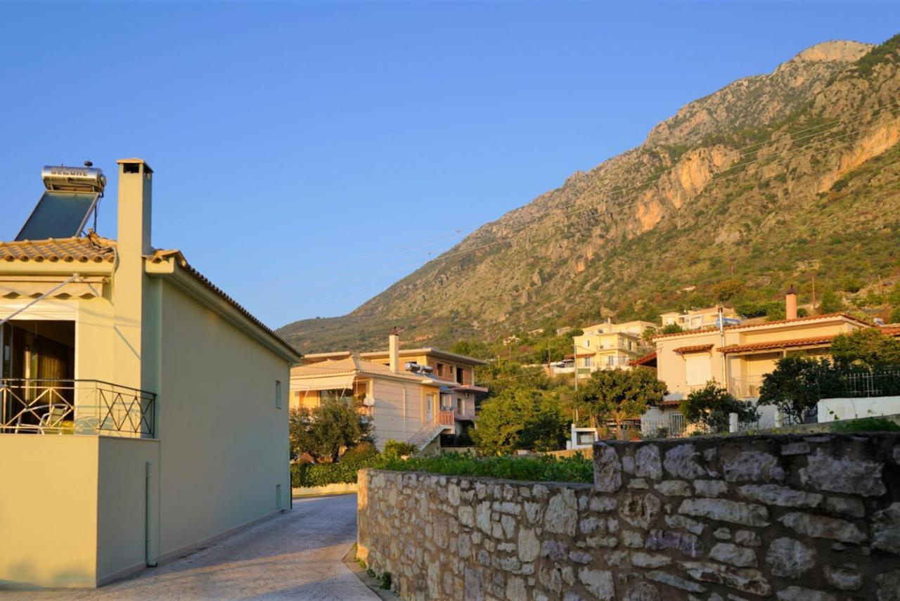 Semiramis Suites With Pool Kalamáta Buitenkant foto